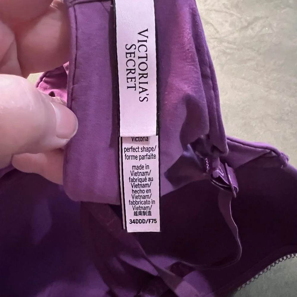 3 for $20 Victoria’s Secret Bra -Like New - Picture 4 of 4